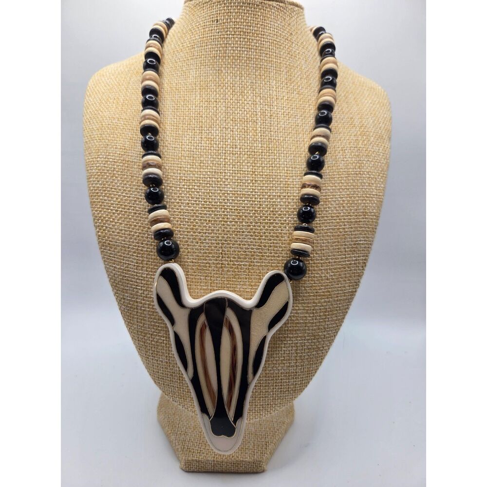 1781. Vintage Lee Sands African Art Giraffe Head Necklace